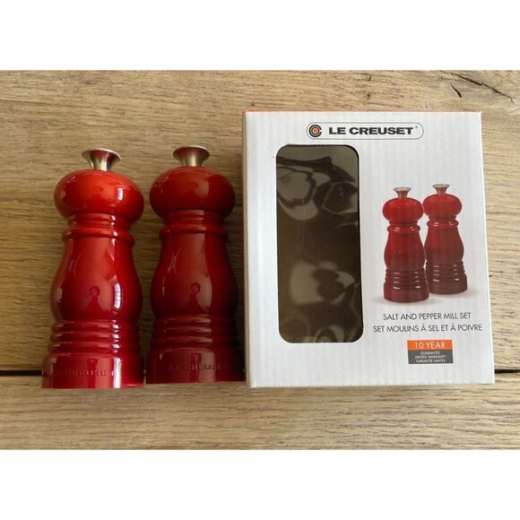 Le Creuset Petite Salt And Pepper Mill Set Cerise Cherry Red NEW - Picture 2 of 7